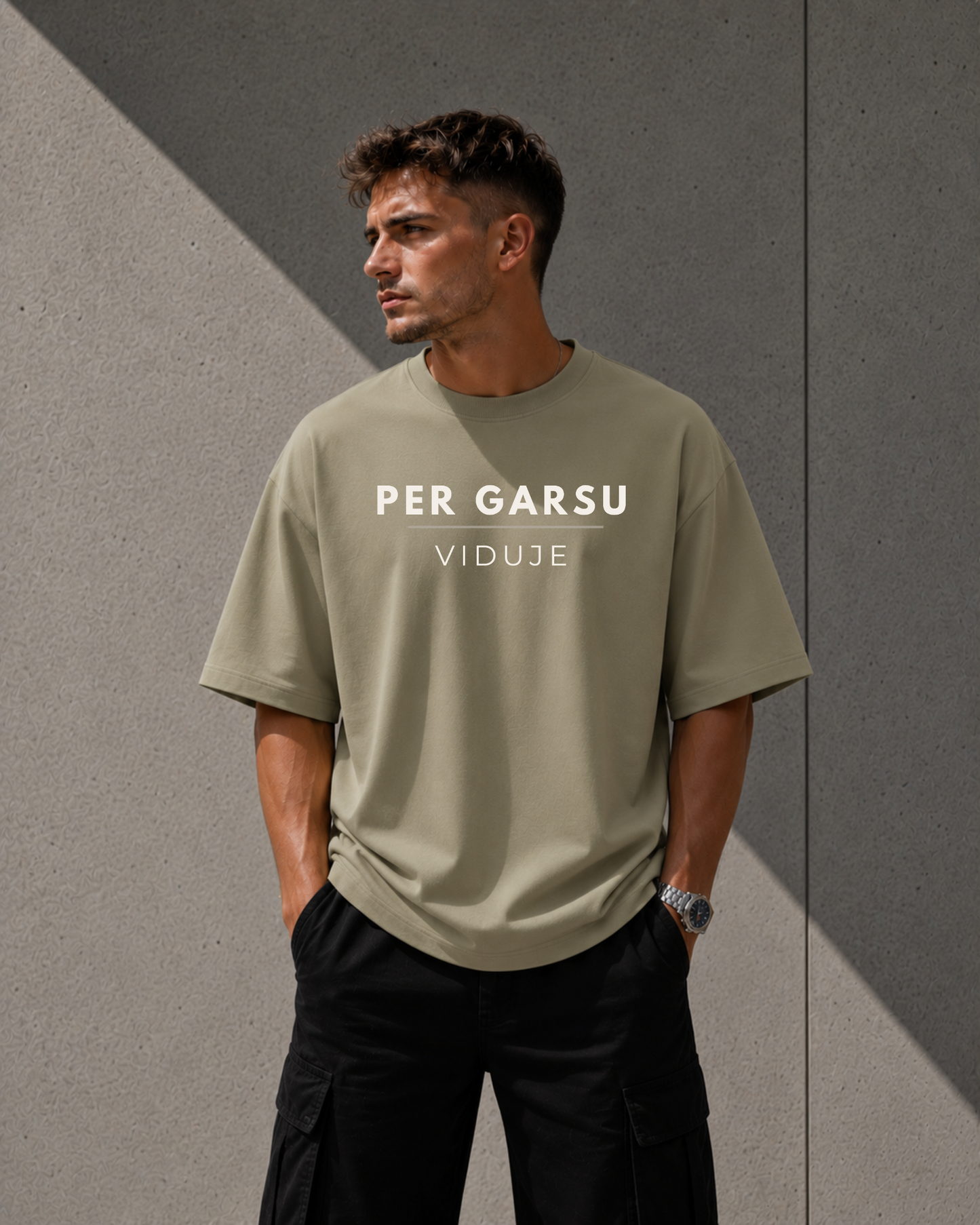 Oversized marškinėliai "Per garsu"