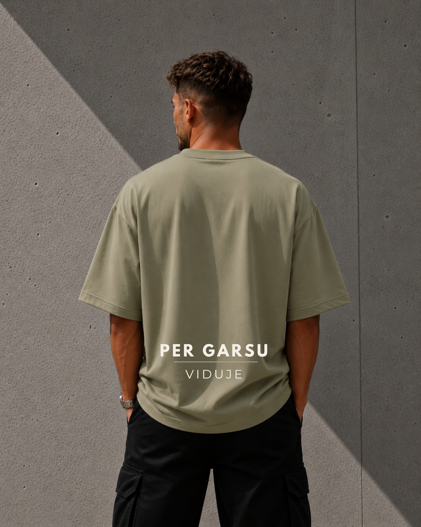 Oversized marškinėliai "Per garsu"