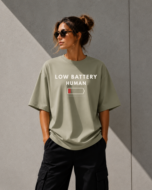 Oversized marškinėliai "Low Battery"