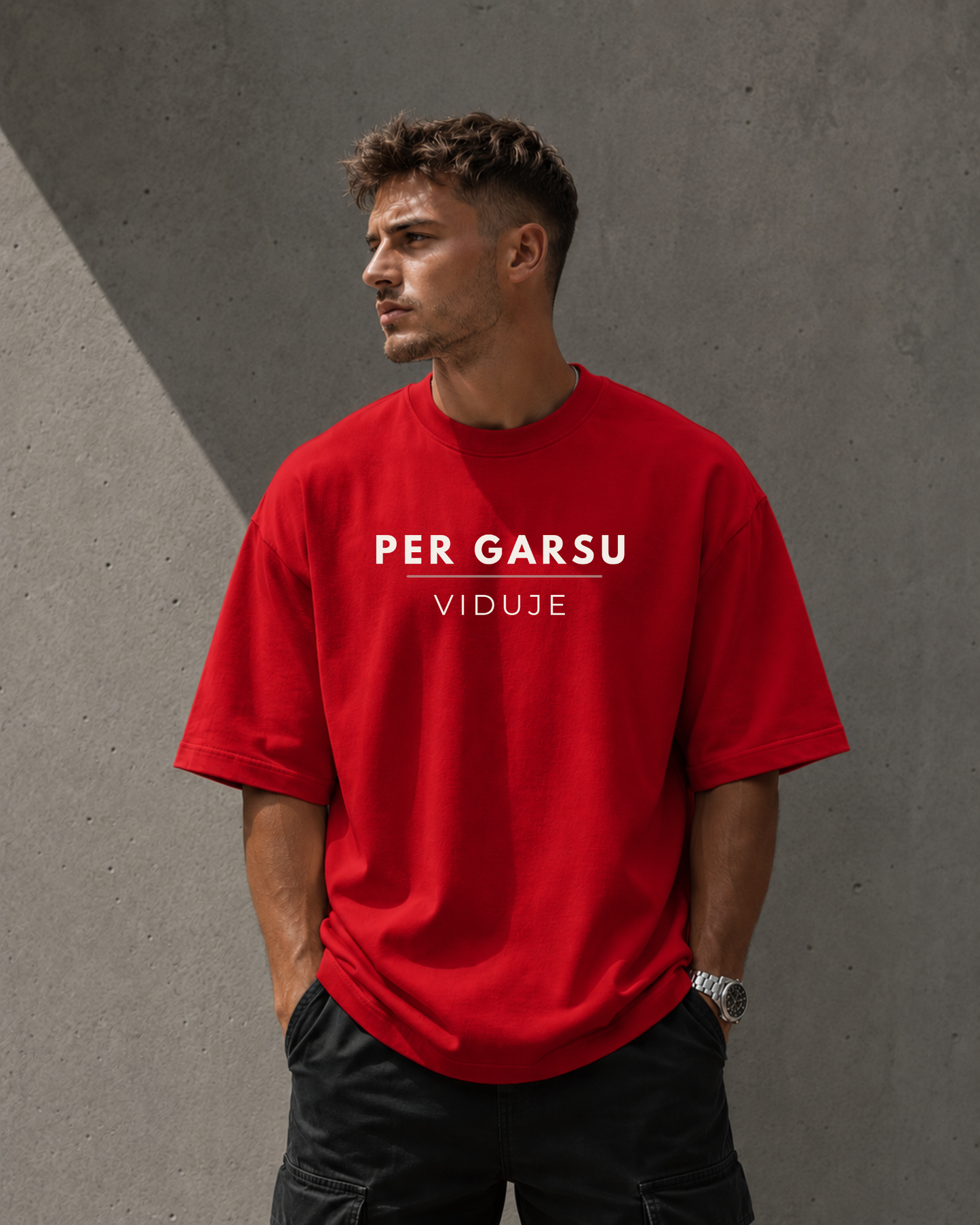 Oversized marškinėliai "Per garsu"
