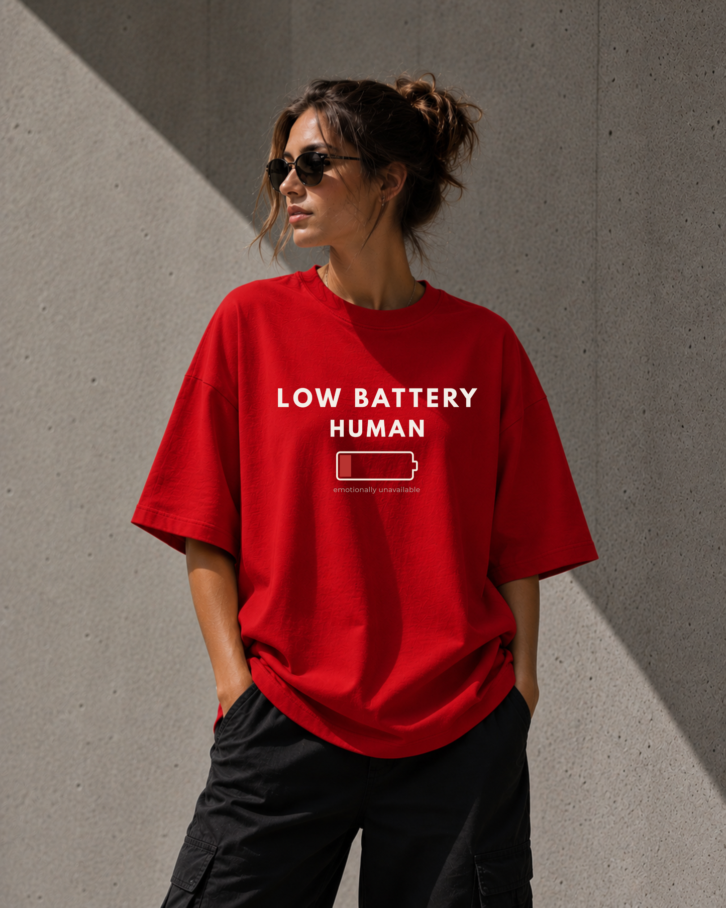 Oversized marškinėliai "Low Battery"