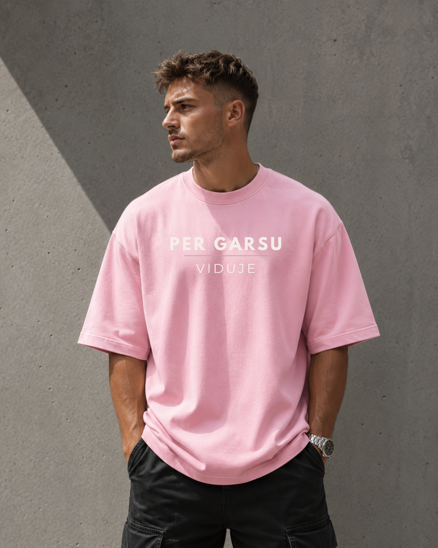 Oversized marškinėliai "Per garsu"