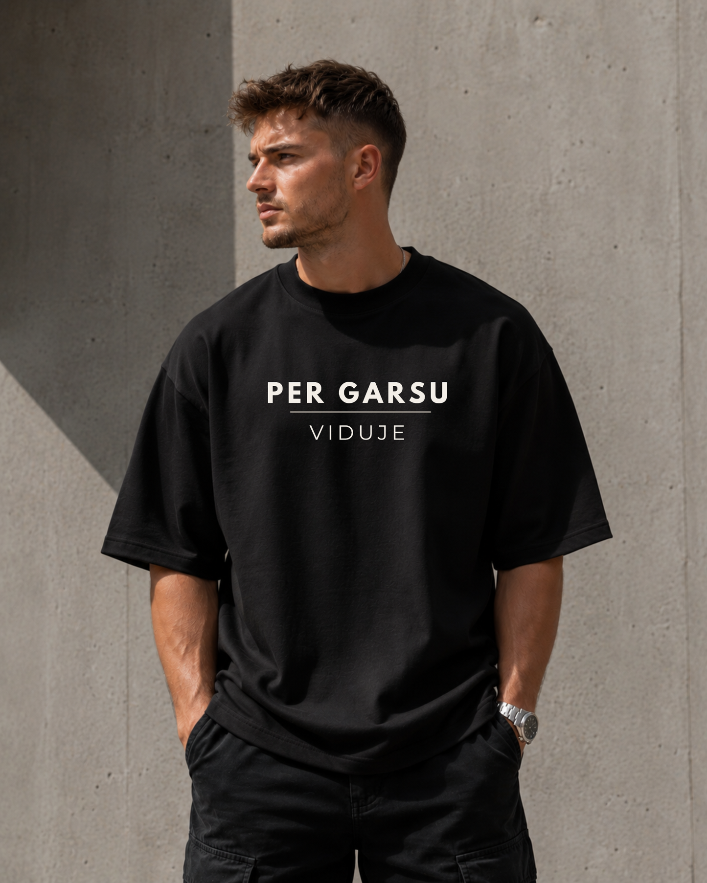 Oversized marškinėliai "Per garsu"