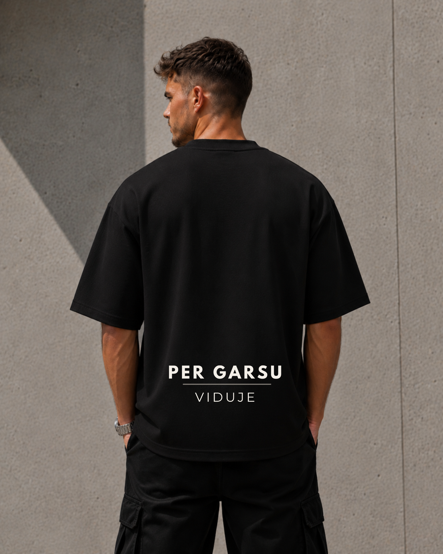 Oversized marškinėliai "Per garsu"