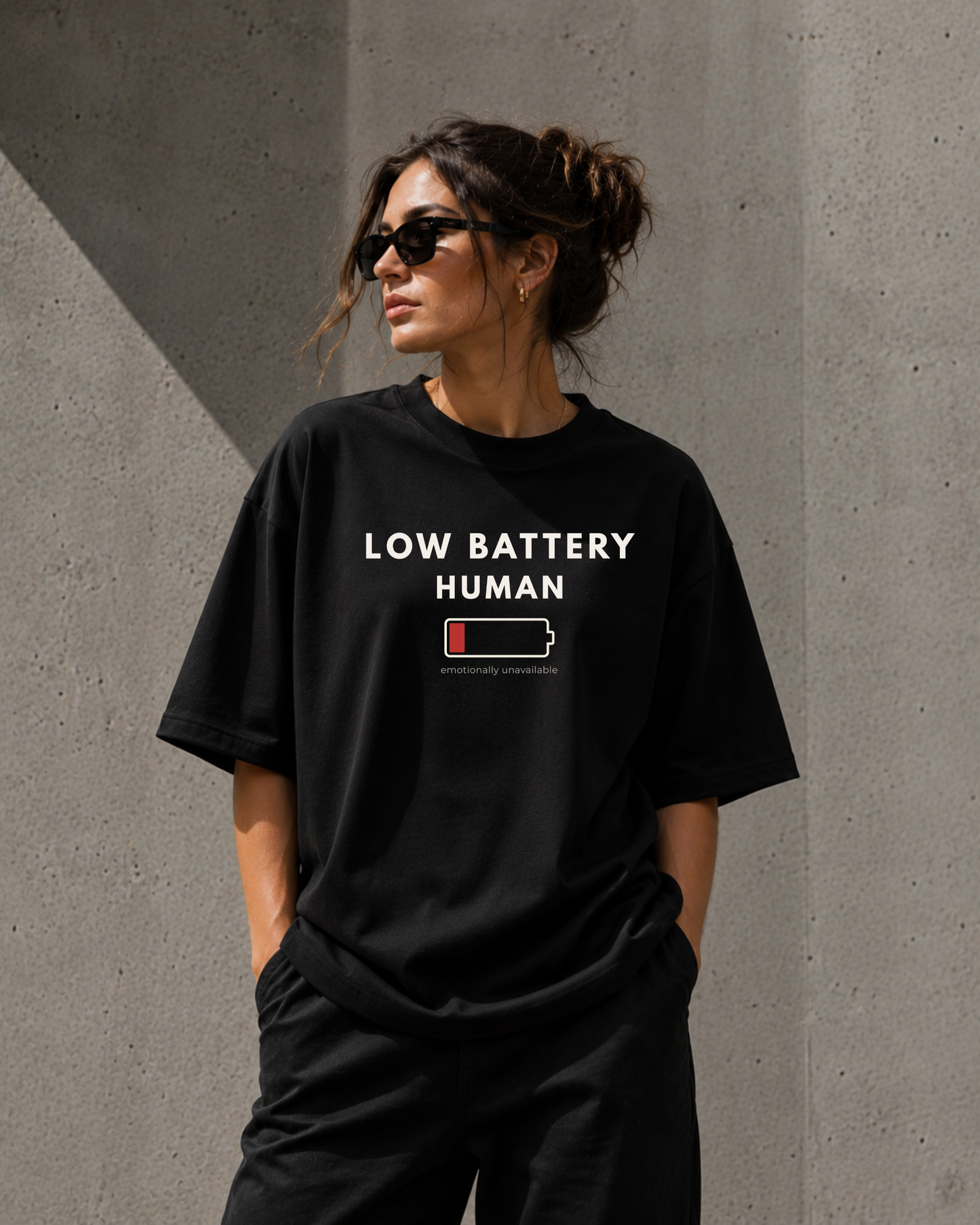 Oversized marškinėliai "Low Battery"