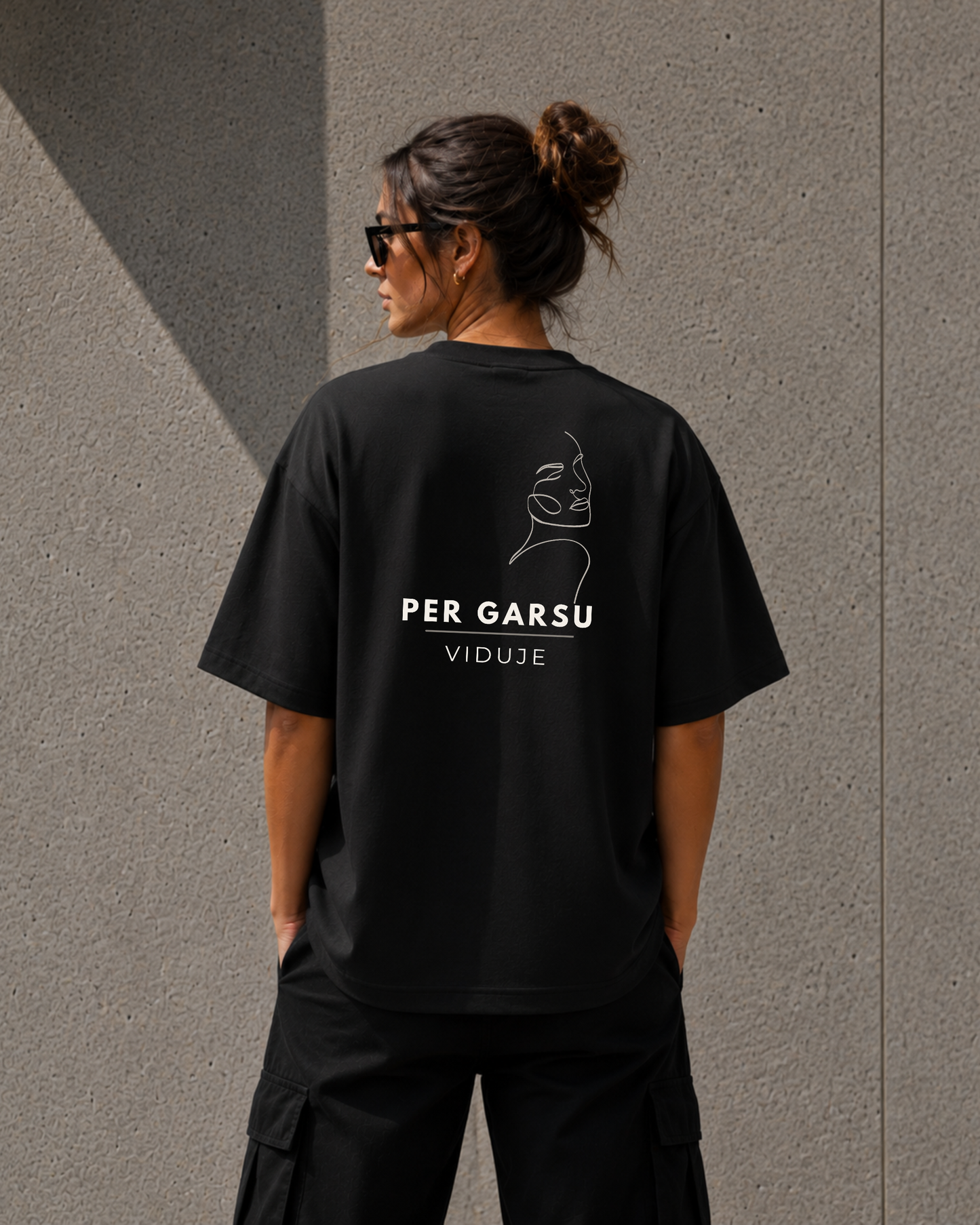 Oversized marškinėliai "Per garsu viduje"